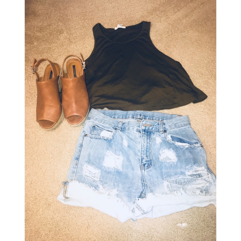 green crop top